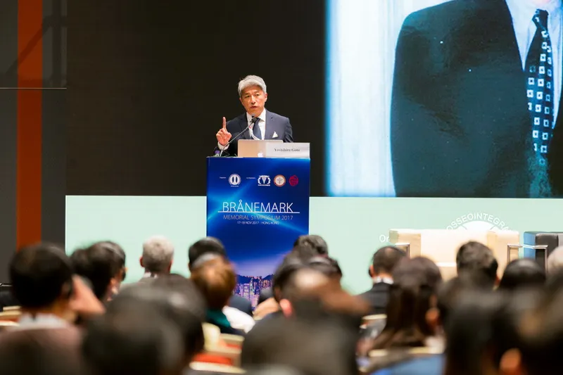 Dr. Goto giving a lecture at a conference
